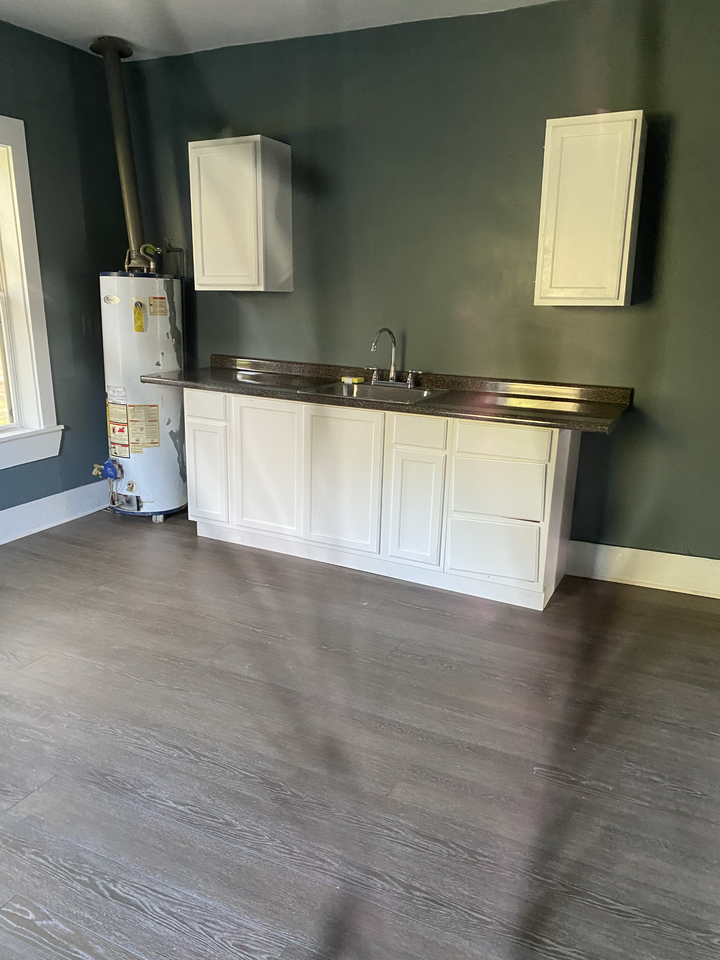 1524 W 59th St - Photo 2 of 5