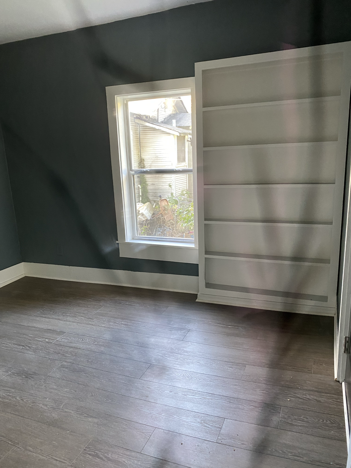 1524 W 59th St - Photo 3 of 5