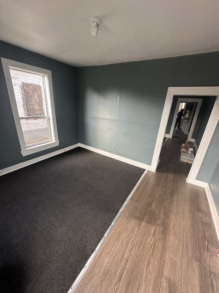 1524 W 59th St - Photo 4 of 5
