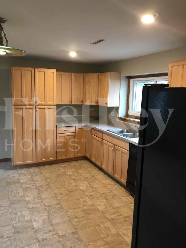 155 Berkshire Dr - Photo 3 of 31