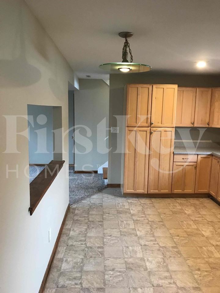 155 Berkshire Dr - Photo 4 of 31