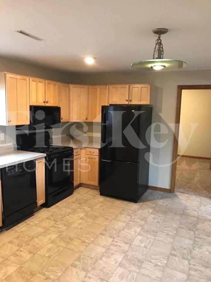 155 Berkshire Dr - Photo 7 of 31