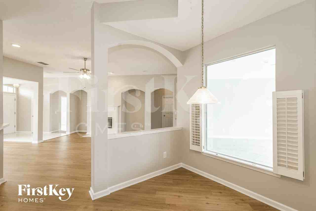 1528 Walnut Creek Dr - Photo 4 of 15