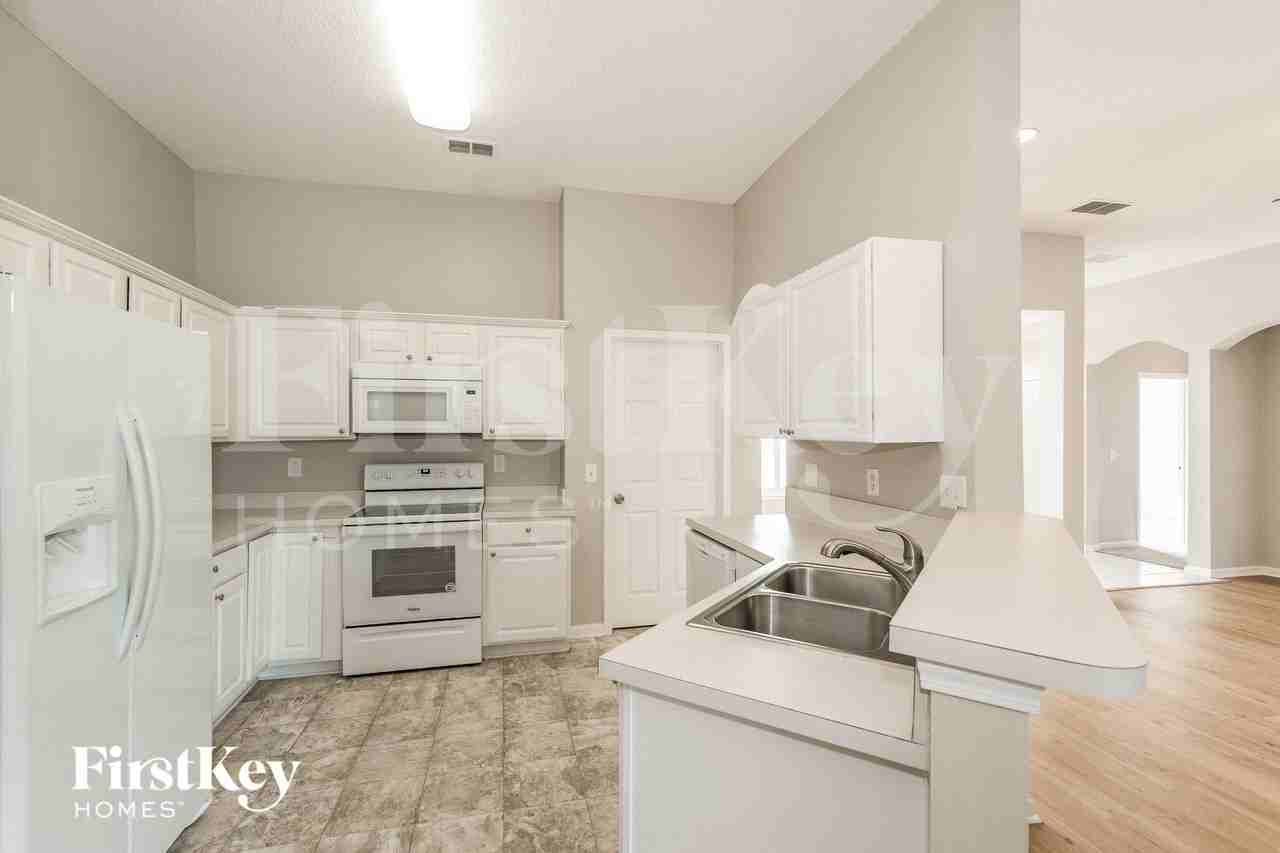 1528 Walnut Creek Dr - Photo 5 of 15
