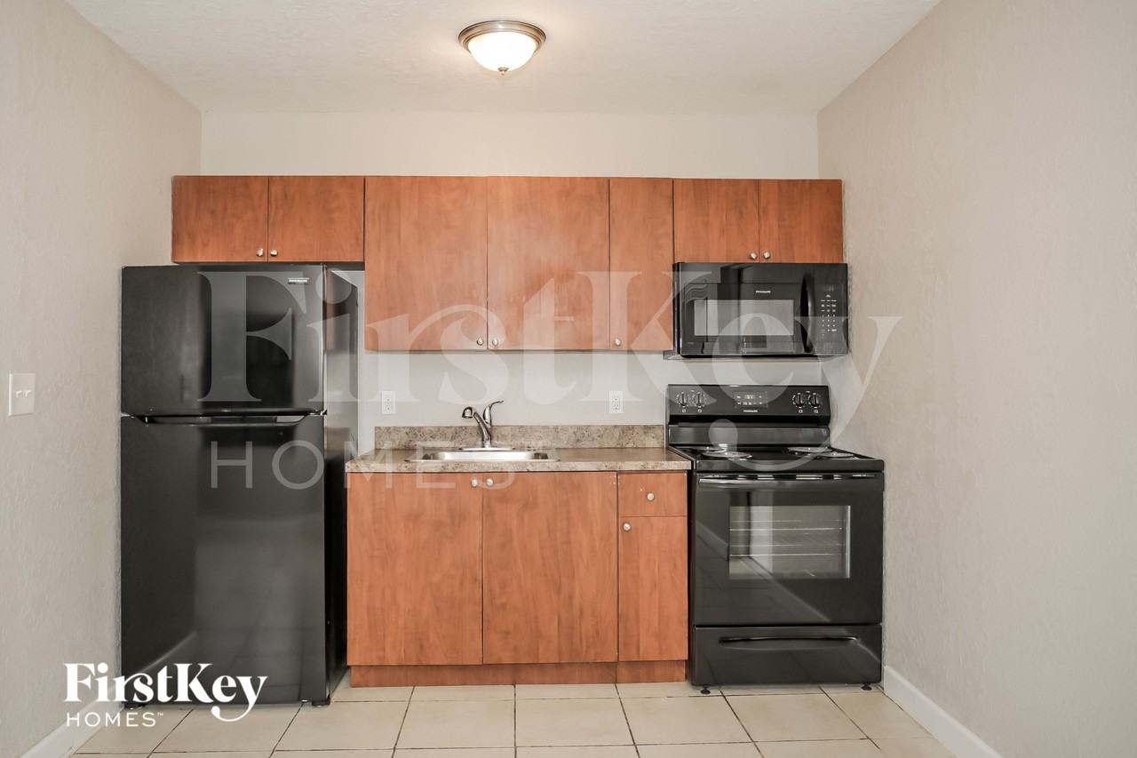 14640 Tyler St - Photo 4 of 16