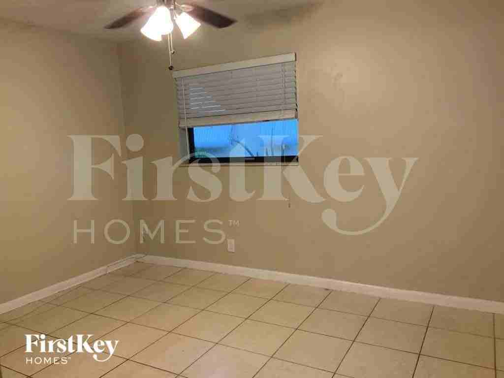 1302 Crest Dr - Photo 7 of 22