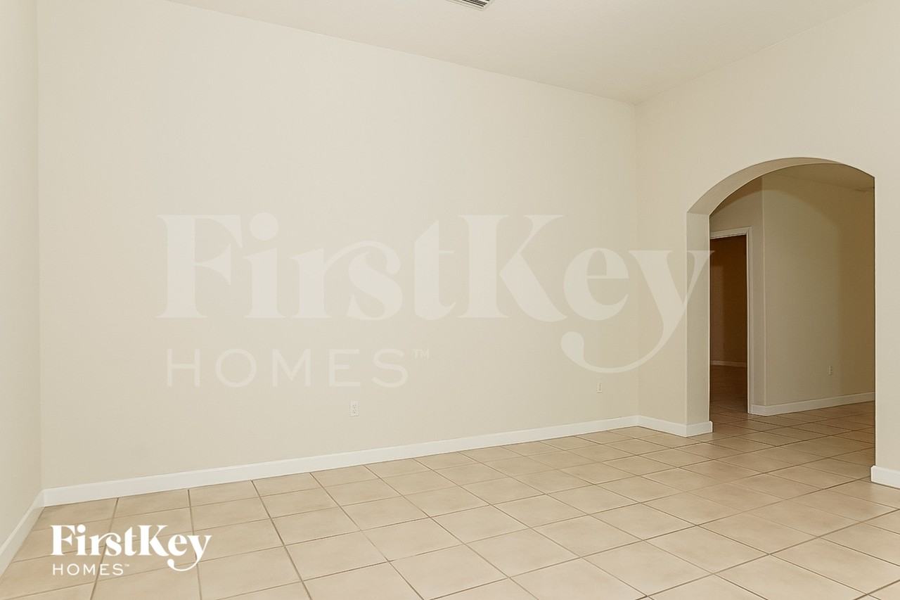 1246 Swcourt - Photo 4 of 16