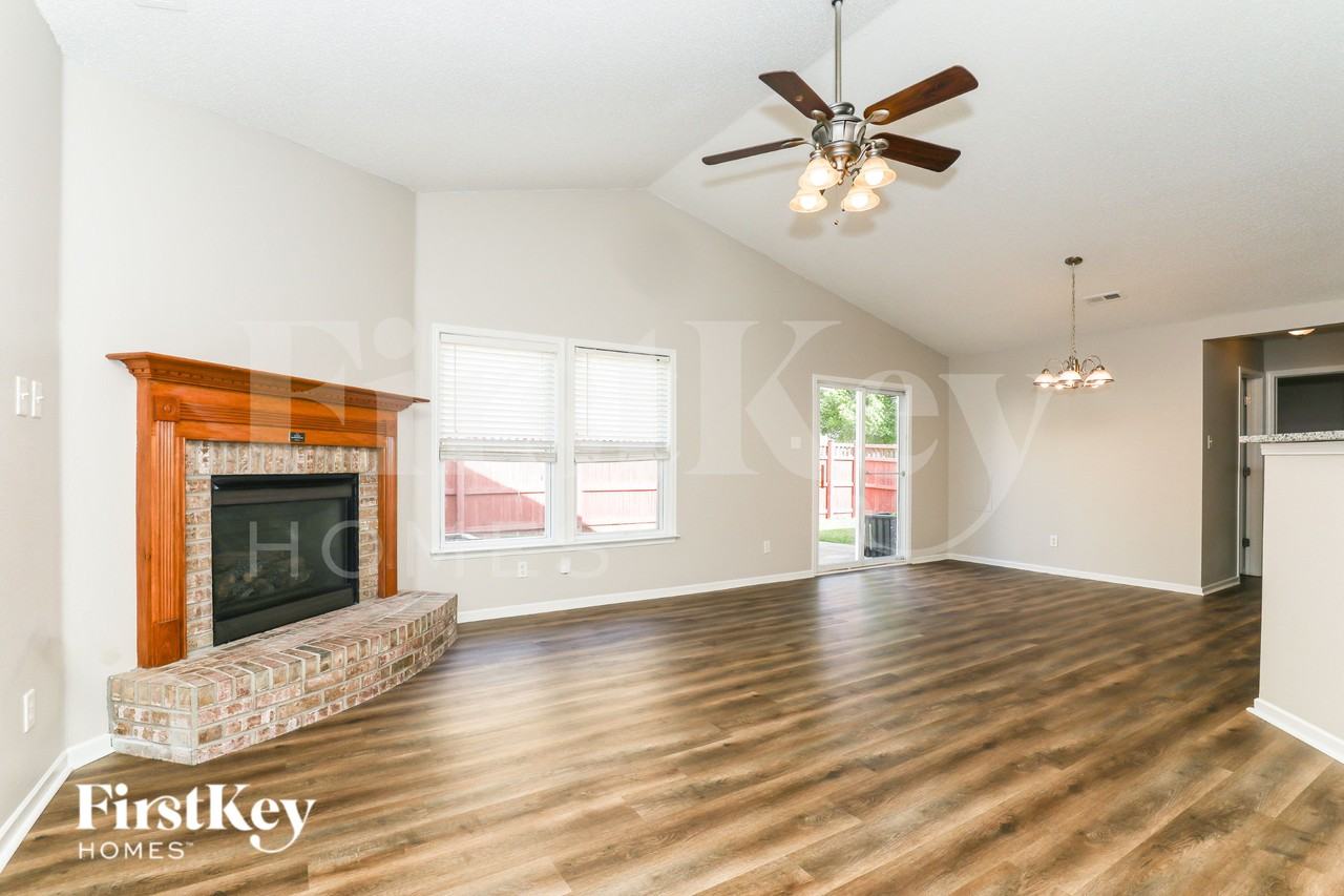 12168 Lindley Dr - Photo 2 of 19