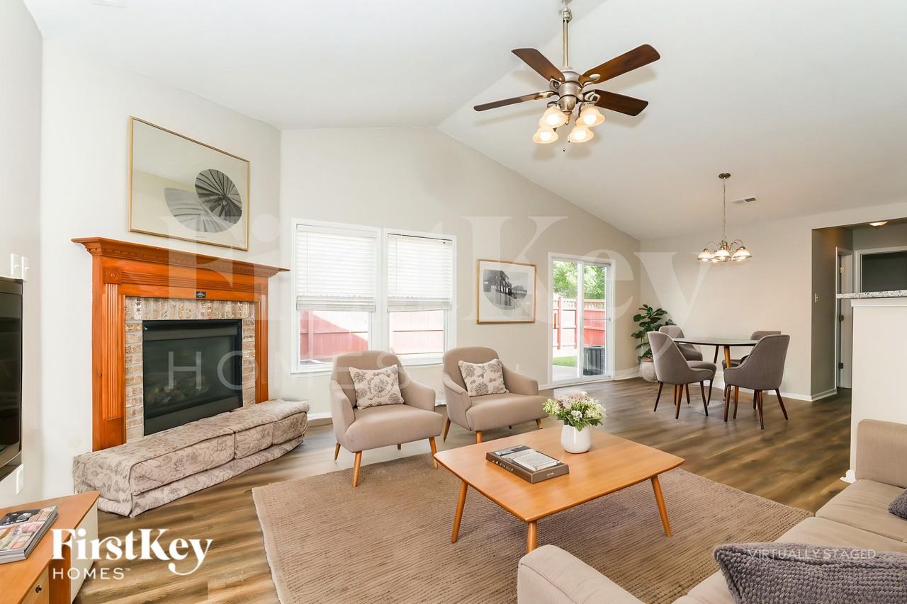 12168 Lindley Dr - Photo 3 of 19