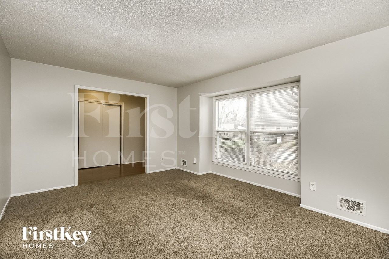 11943 Manchester Ave - Photo 3 of 15