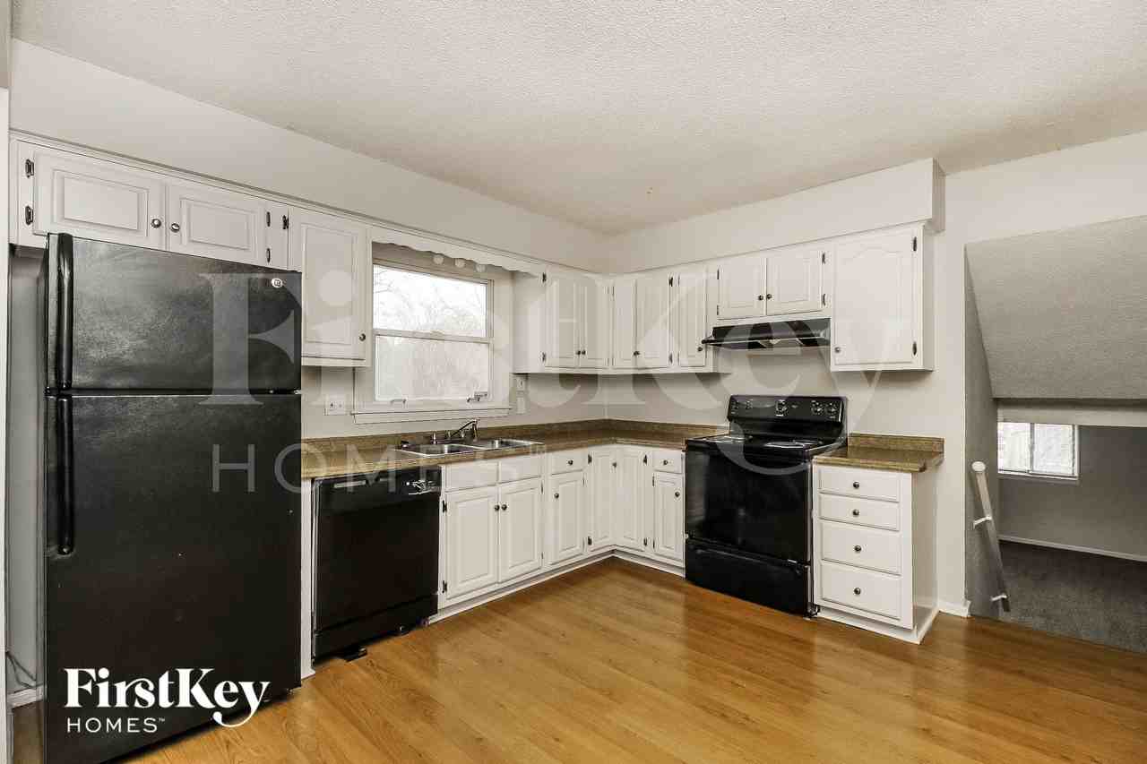 11943 Manchester Ave - Photo 5 of 15