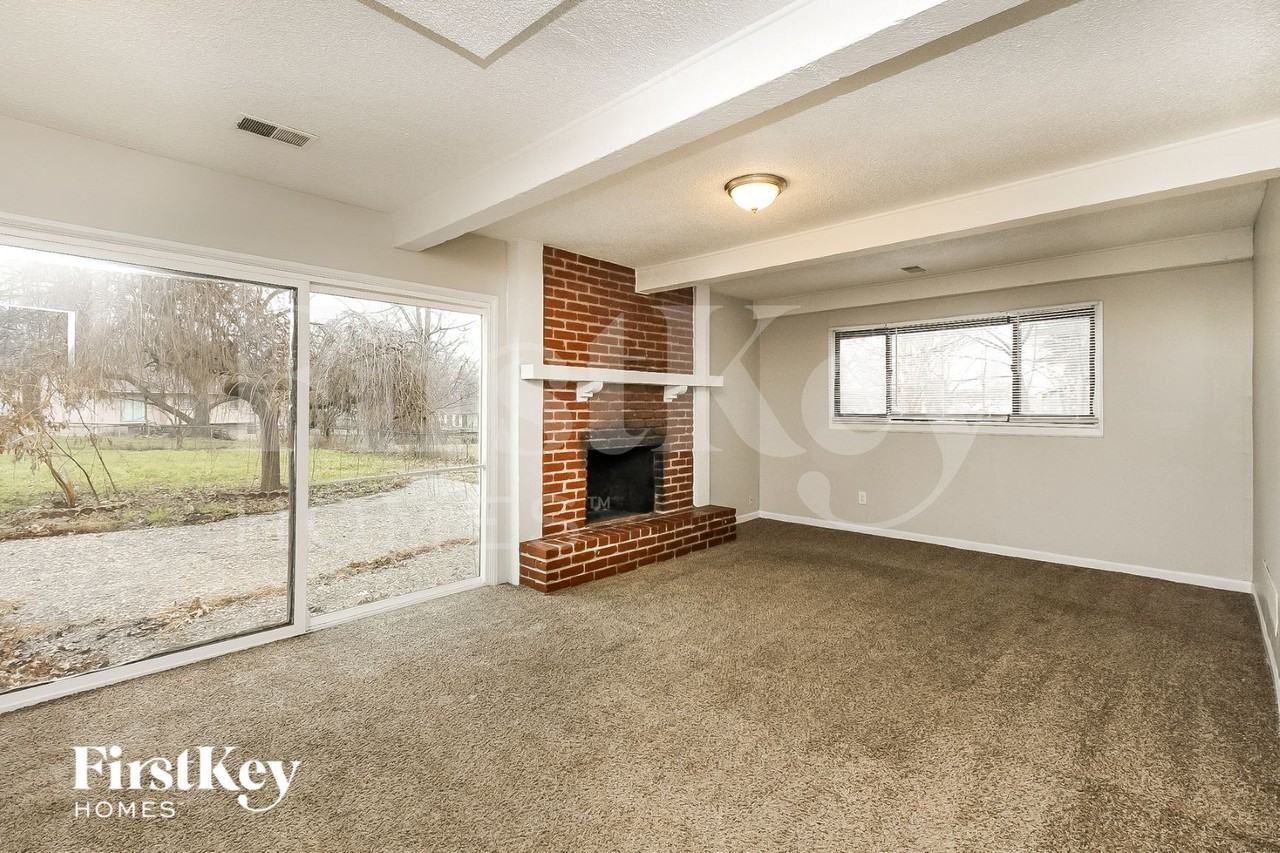 11943 Manchester Ave - Photo 7 of 15