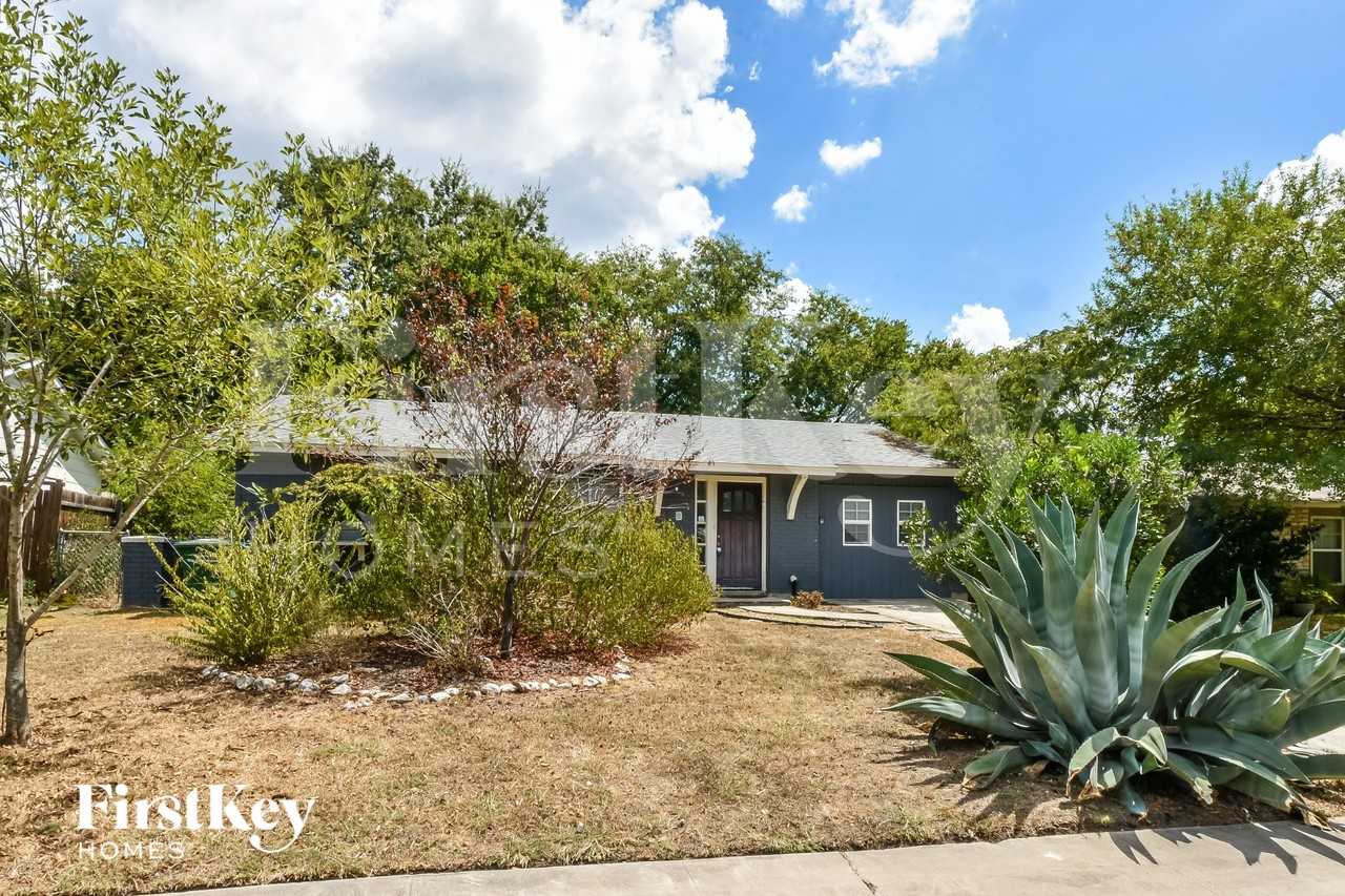 11822 El Sendero St - Photo 3 of 16