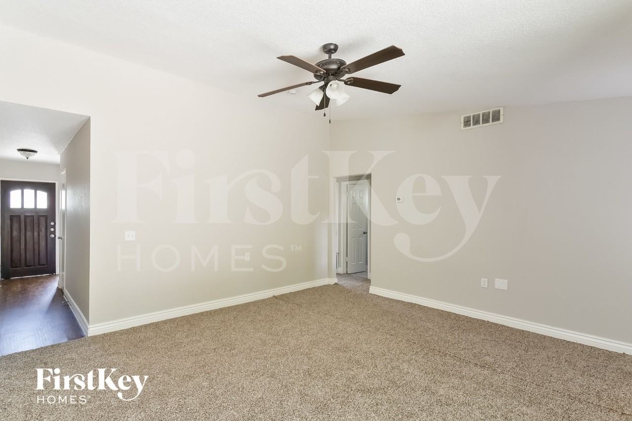 11822 El Sendero St - Photo 4 of 16