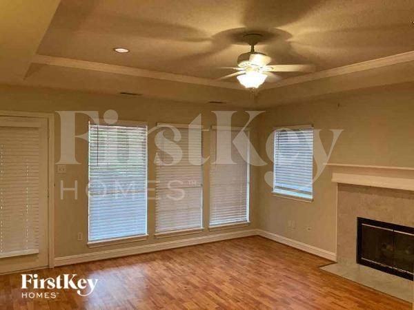 112 Golfview Dr - Photo 2 of 12