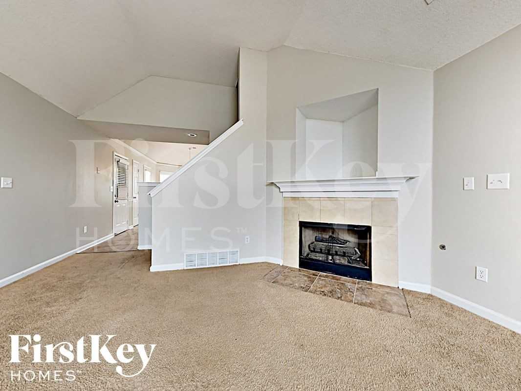1116 Berkshire Cir - Photo 2 of 17