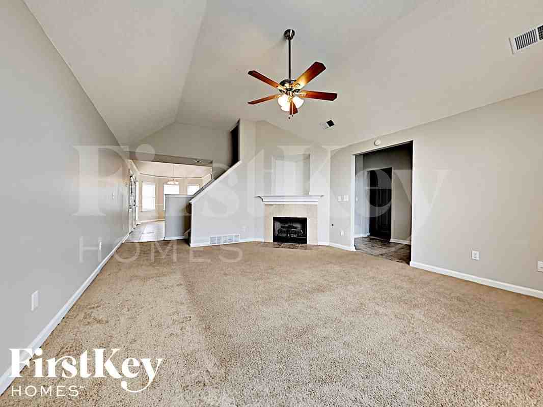 1116 Berkshire Cir - Photo 3 of 17