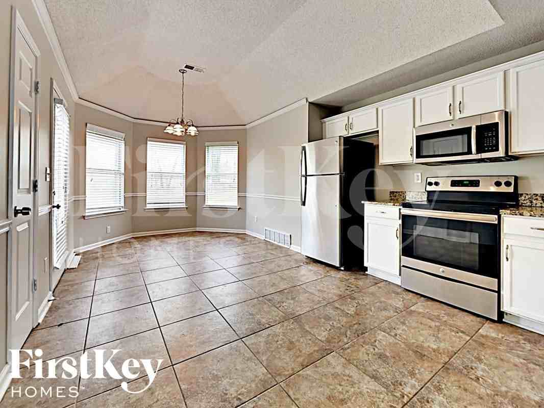 1116 Berkshire Cir - Photo 4 of 17