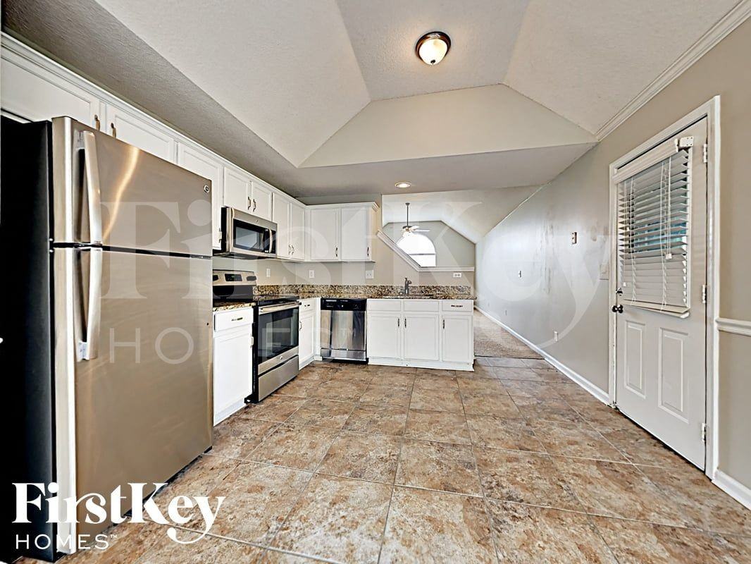 1116 Berkshire Cir - Photo 5 of 17