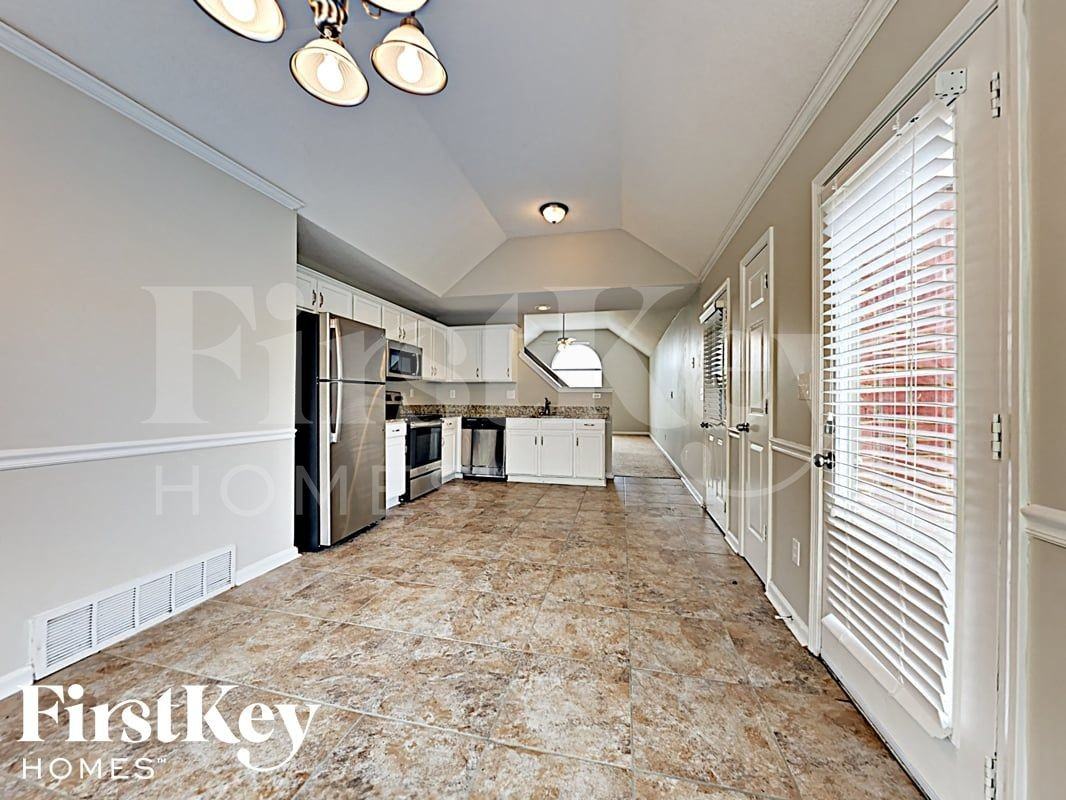 1116 Berkshire Cir - Photo 6 of 17