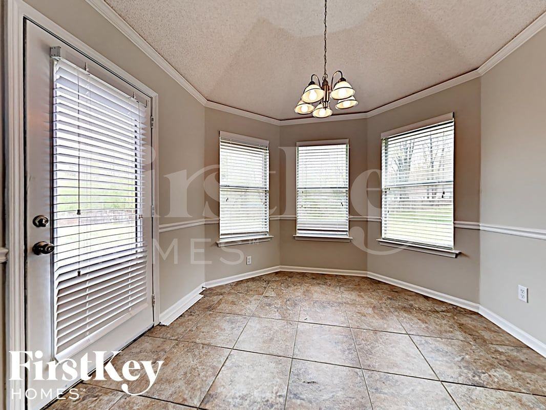 1116 Berkshire Cir - Photo 7 of 17