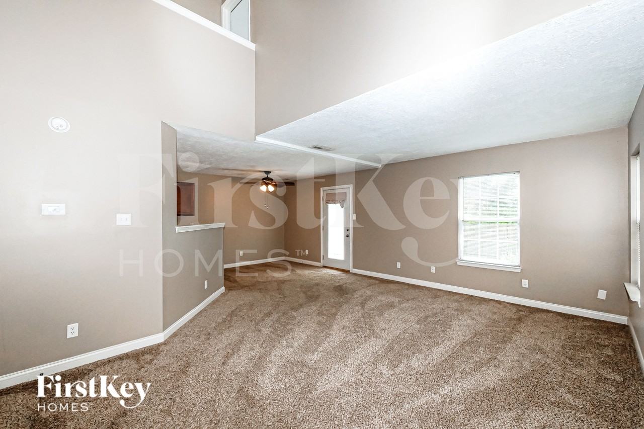 10855 Walnut Grv - Photo 3 of 16
