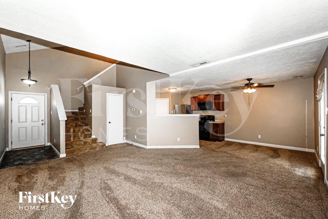 10855 Walnut Grv - Photo 5 of 16
