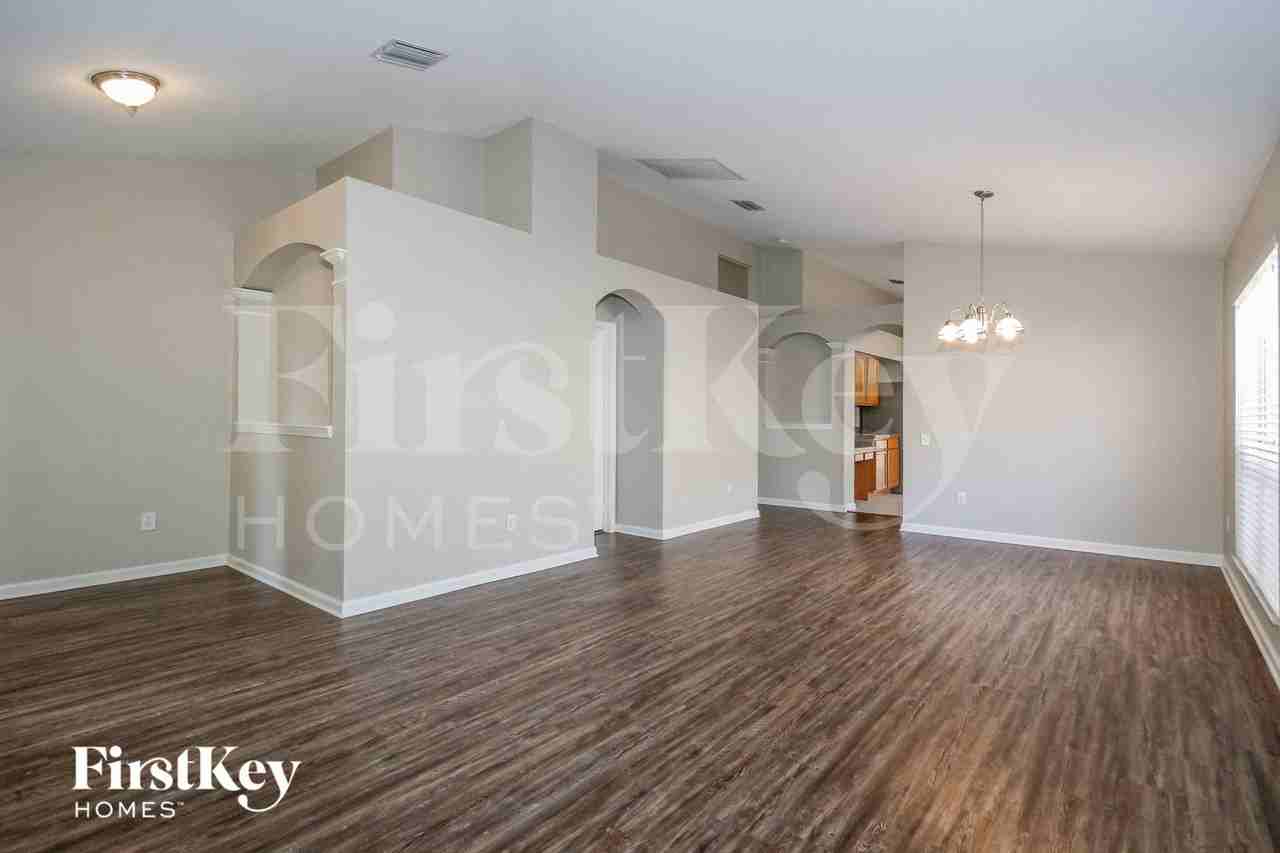 10214 Hunters Haven Blvd - Photo 4 of 15