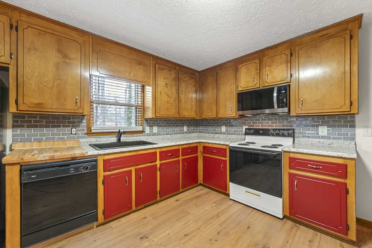 131 Mcwhirter Pl - Photo 3 of 15