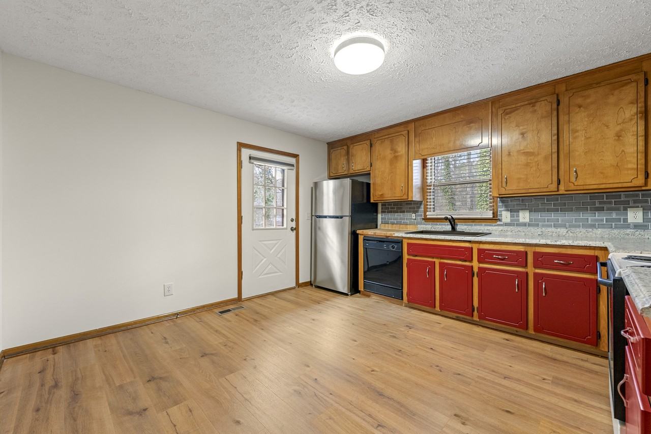 131 Mcwhirter Pl - Photo 5 of 15
