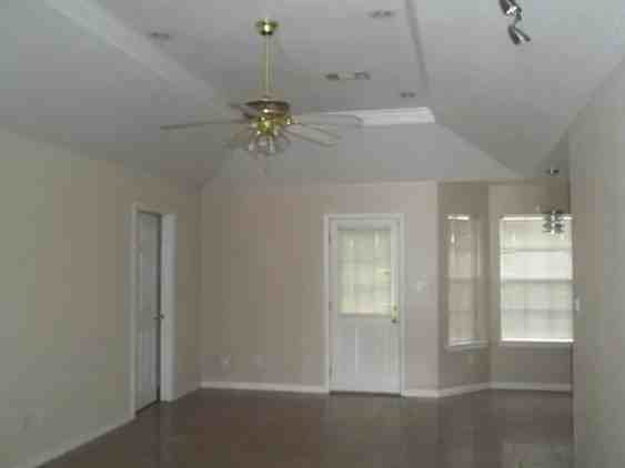 311 Nederland Ave - Photo 5 of 18