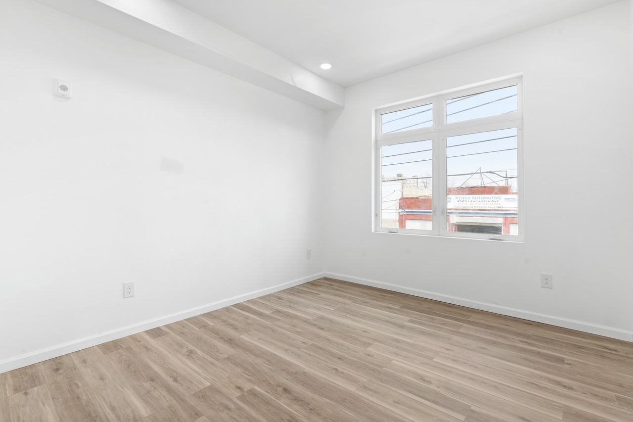 5061 Parrish St #1 - Photo 4 of 5