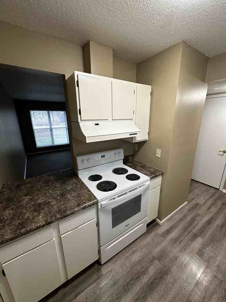 1504 W 14th St - Photo 2 of 8