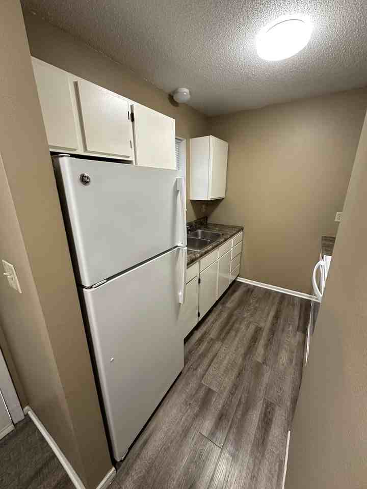 1504 W 14th St - Photo 3 of 8