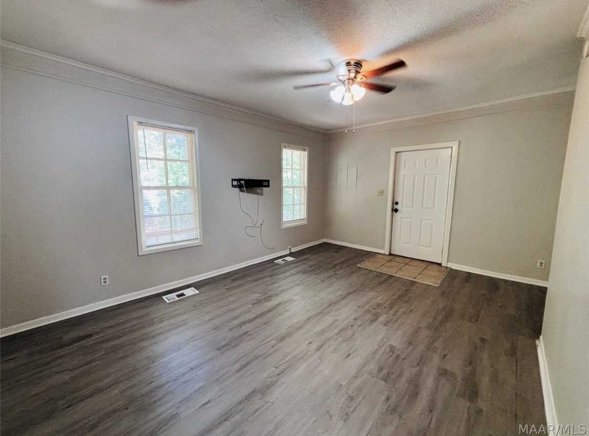 218 Broadway St - Photo 7 of 13