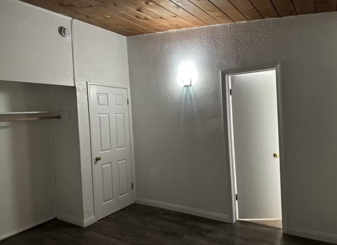 626 66th St - Photo 2 of 11