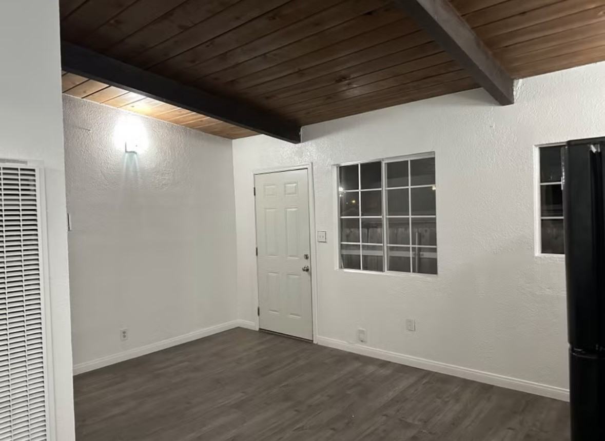 626 66th St - Photo 3 of 11