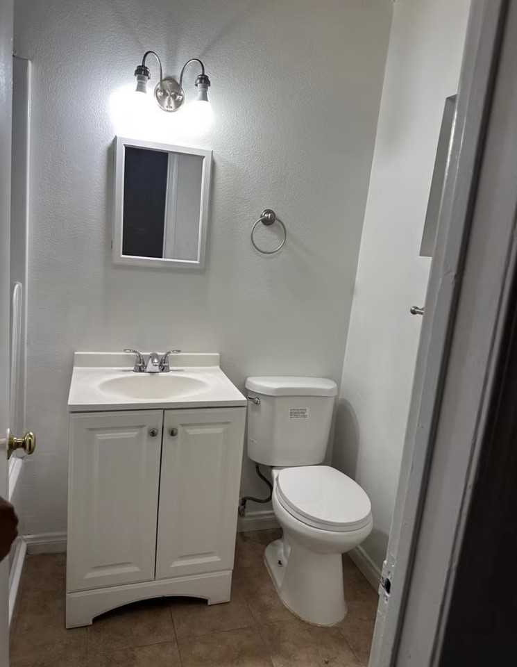 626 66th St - Photo 6 of 11