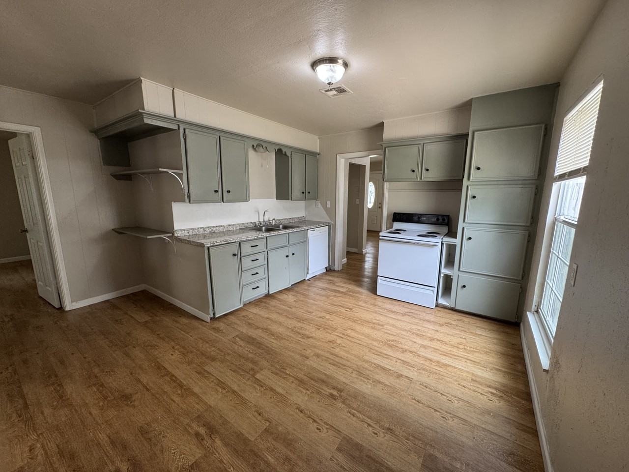 3416 S Liberty Ave - Photo 4 of 13