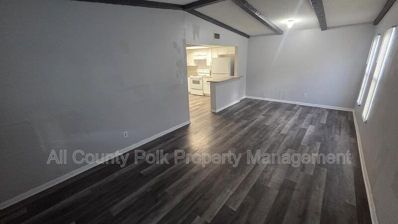 3039 Saint Paul Dr - Photo 3 of 15