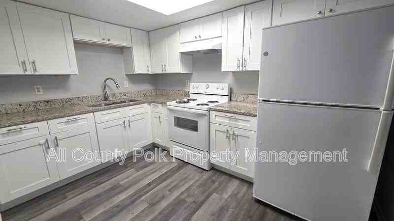 3039 Saint Paul Dr - Photo 5 of 15