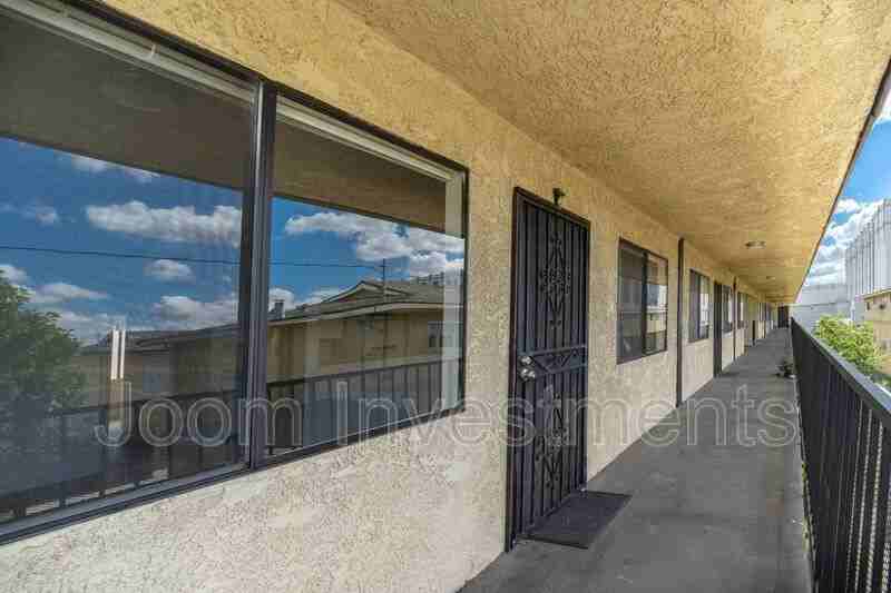 1527 Palm Ave - Photo 2 of 22
