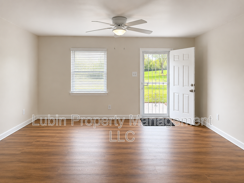 488 Burlington Cir - Photo 2 of 5