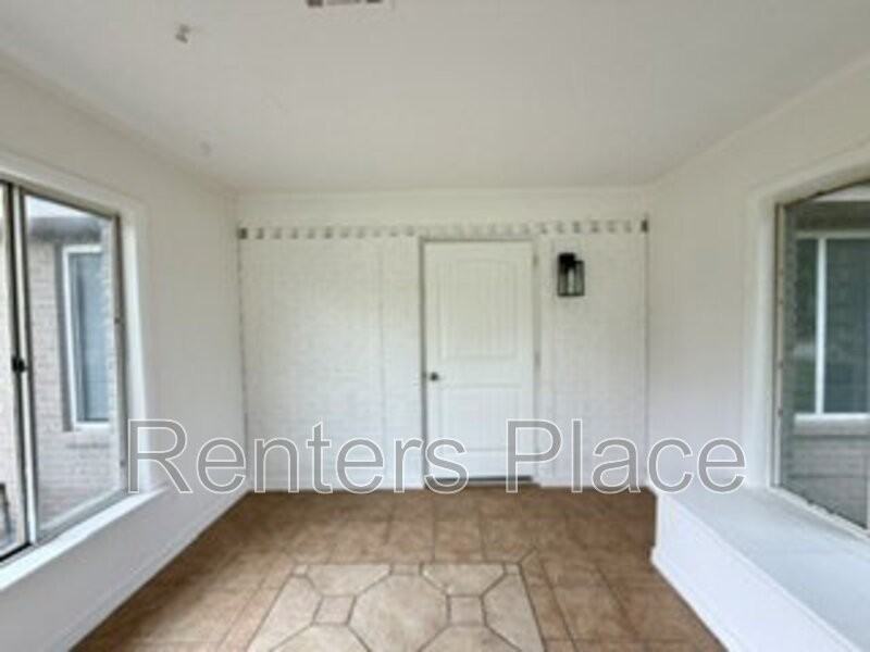 5501 S Newport Ave - Photo 2 of 19