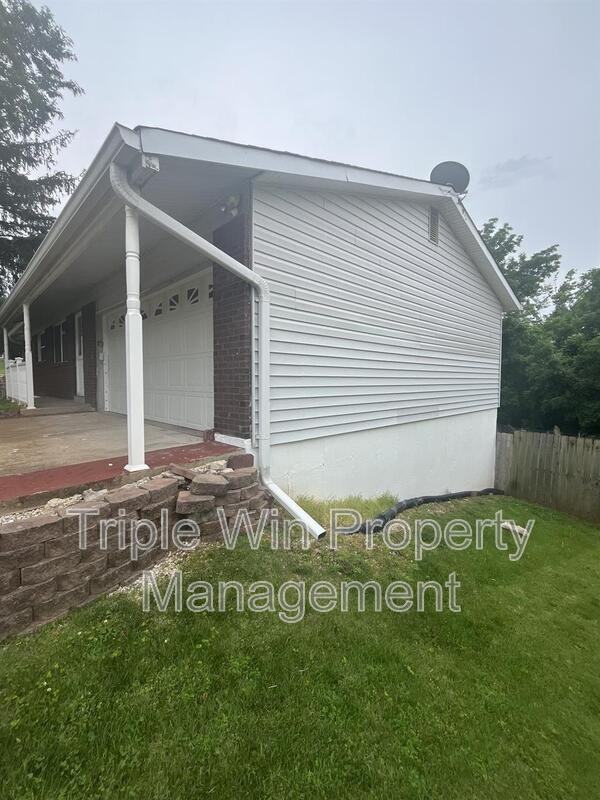 1014 Sunridge Trl W - Photo 2 of 29