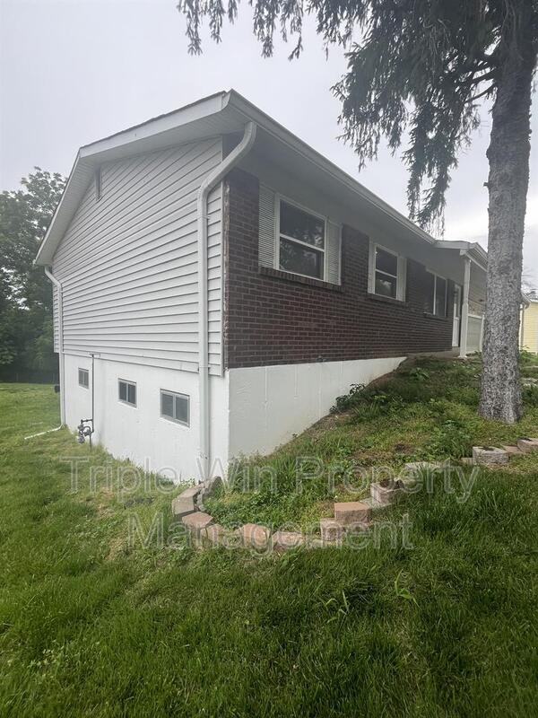 1014 Sunridge Trl W - Photo 3 of 29