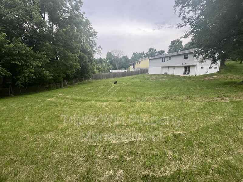 1014 Sunridge Trl W - Photo 4 of 29