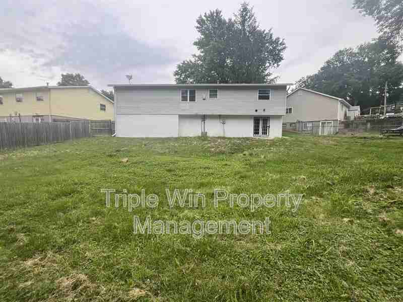 1014 Sunridge Trl W - Photo 5 of 29