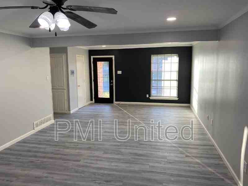 729 Lisa Ln - Photo 4 of 50