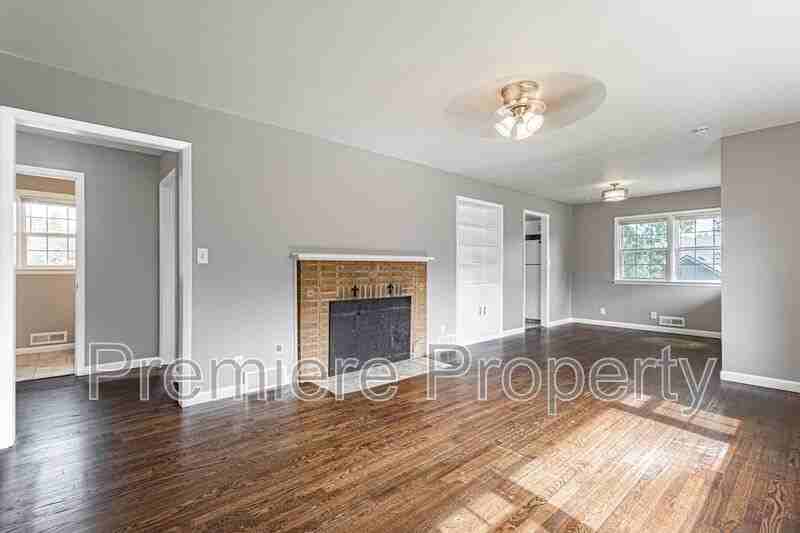 3320 S Sterling Ave - Photo 4 of 13